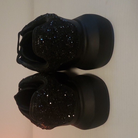 STEVE MADDEN " GASP" SNEAKERS - Picture 2 of 6